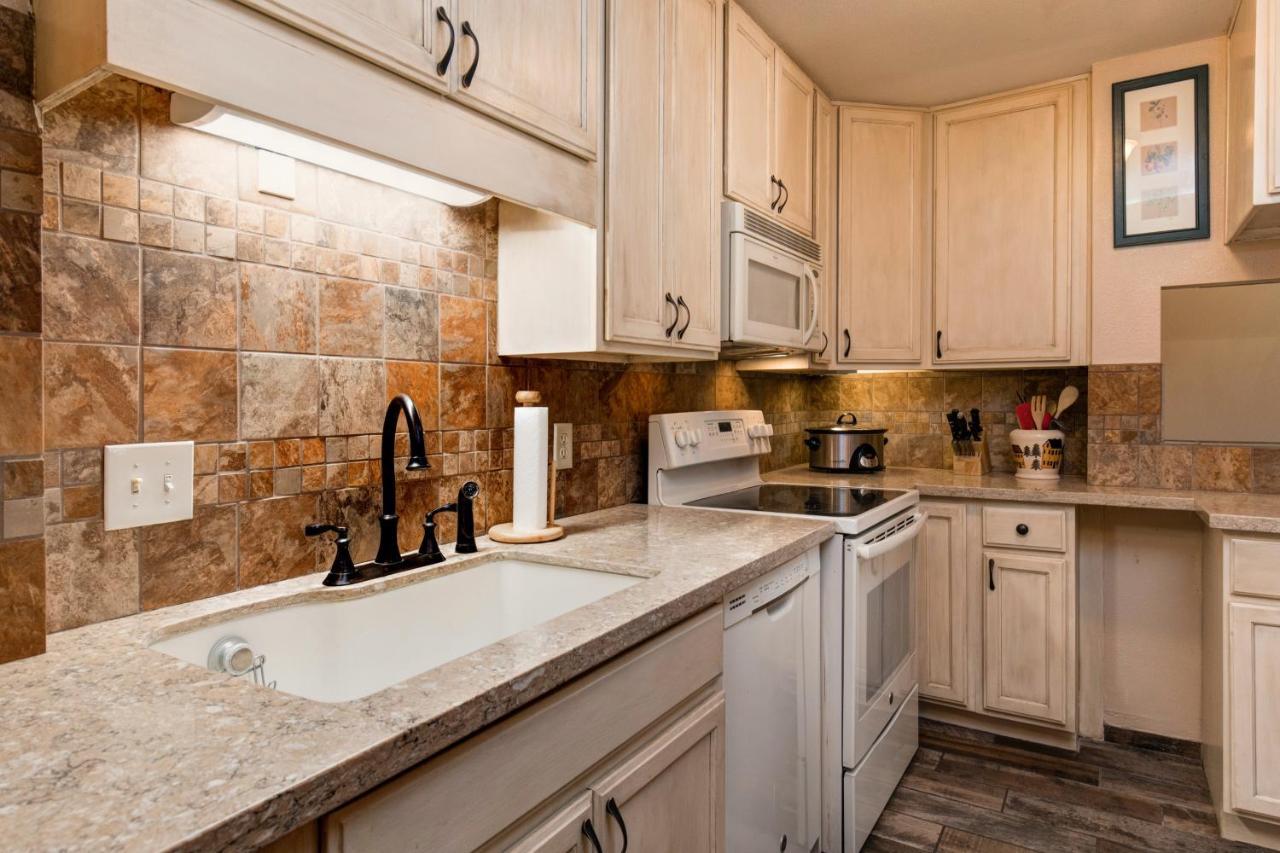 Red Pine Villa Park City Exterior photo