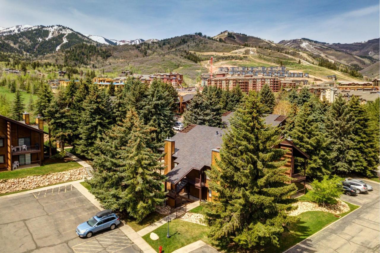 Red Pine Villa Park City Exterior photo